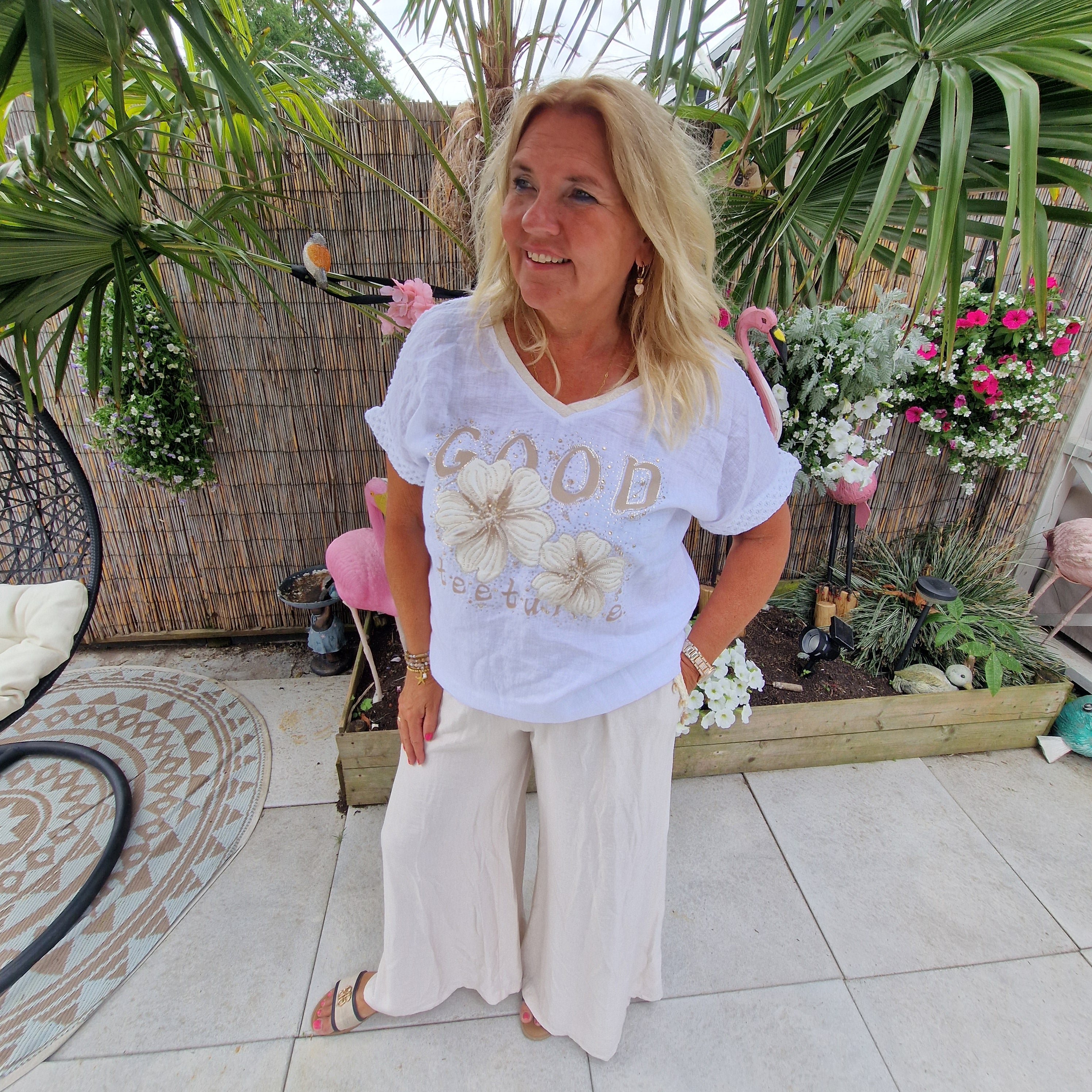 Fleur Linnen Top wit met Bloemborduursel – Ibiza Top met Kant en Glittersteentjes