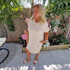 Indy Jurk met Zakken – Beige Jurk met V-hals en Korte Mouw
