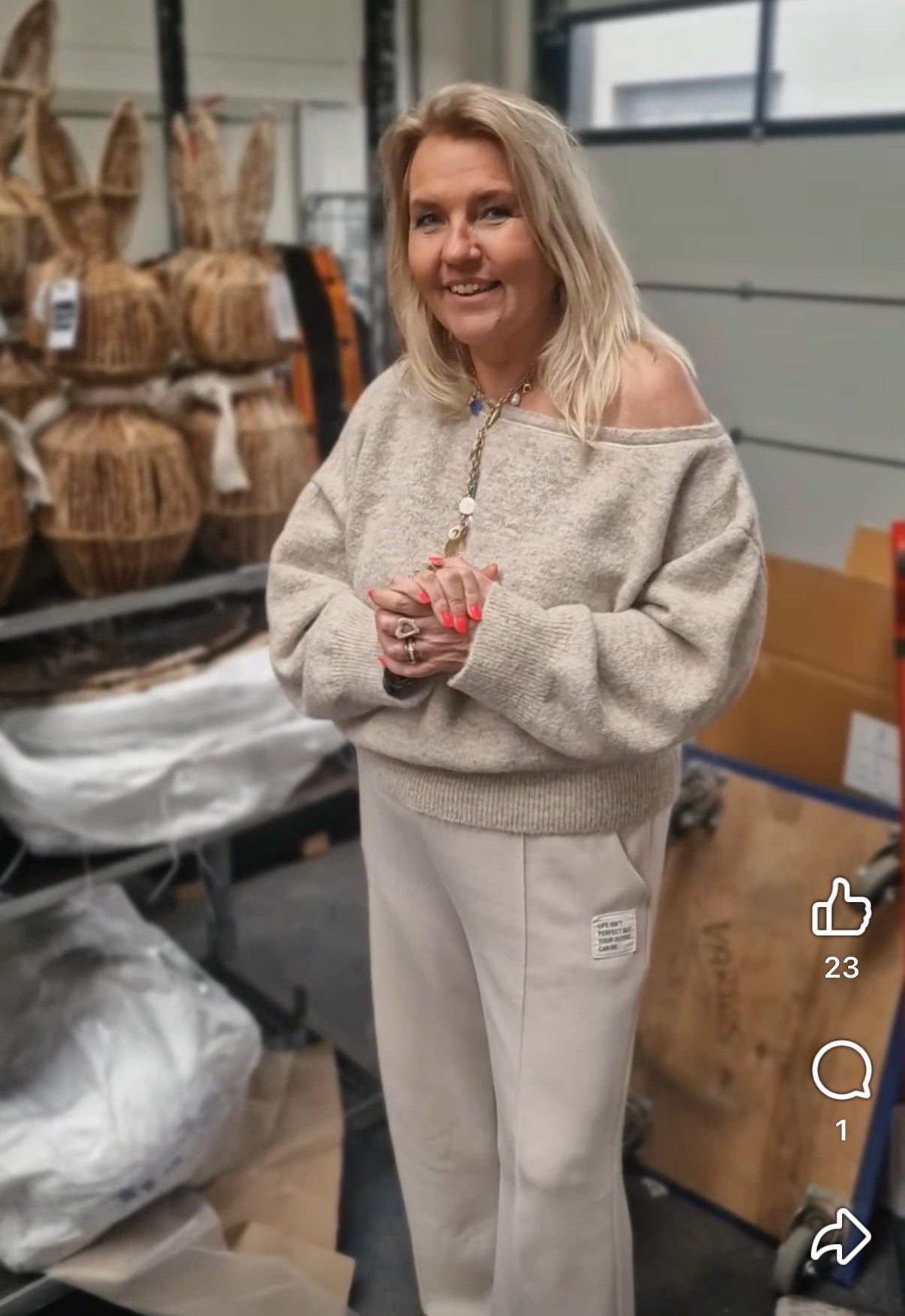 Off shoulder trui taupe