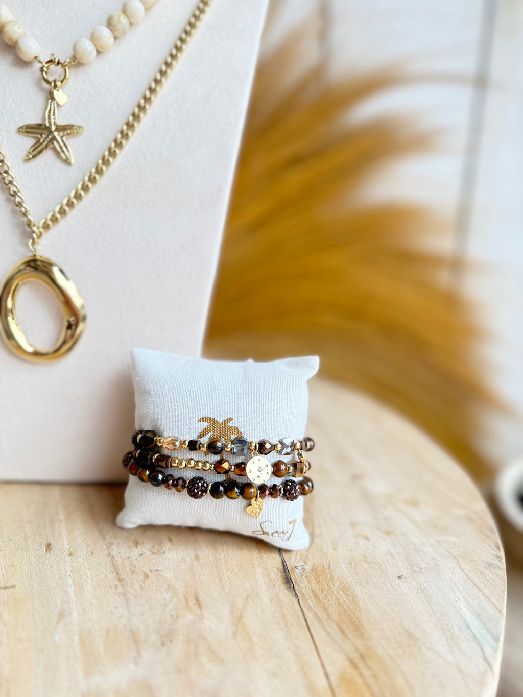 Armbandenset emma – Tijgeroog & Agaat met Glaskralen en Goudkleurige Bedels