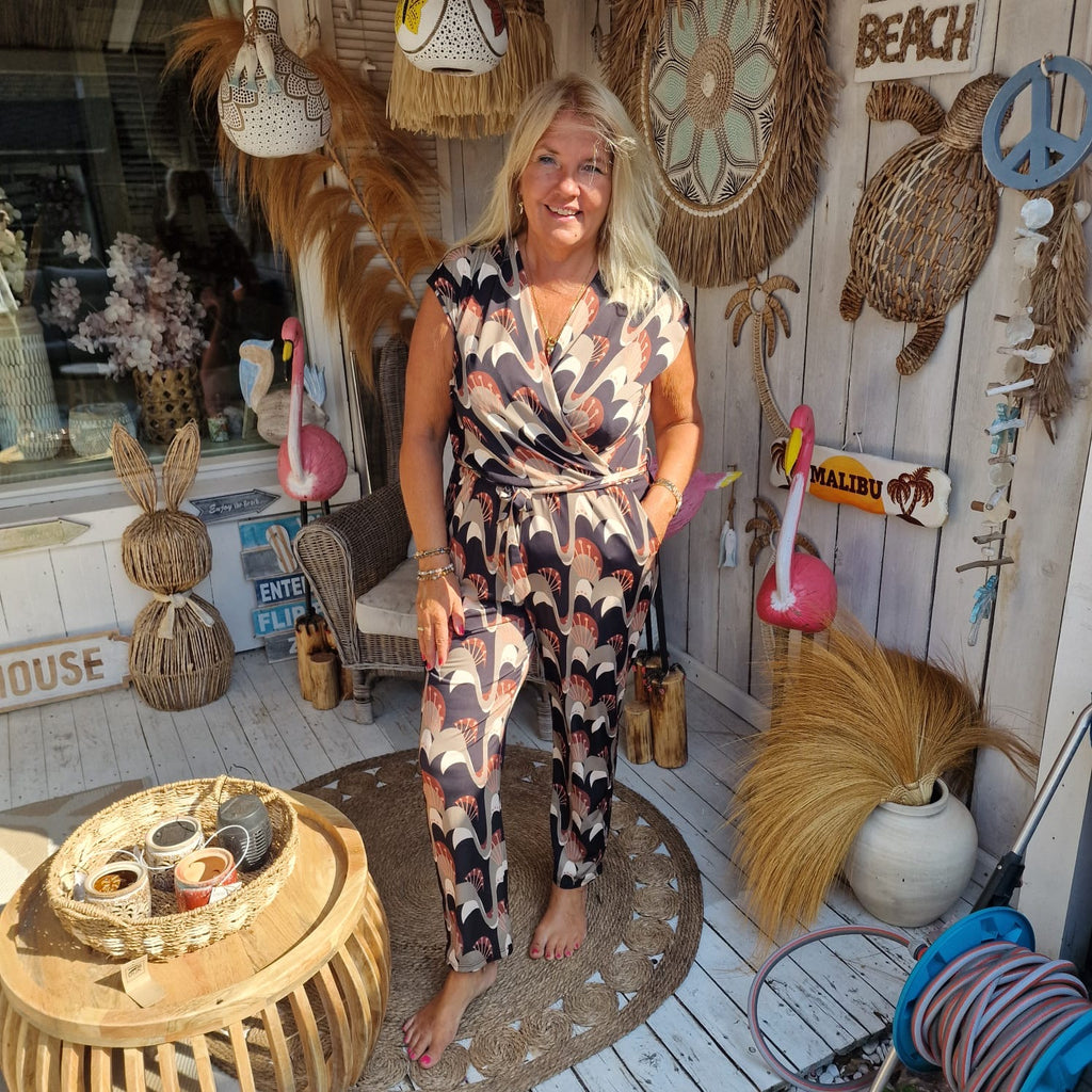 Soleil Jumpsuit met Art Deco Print – Overslag Jumpsuit met Strikceintuur