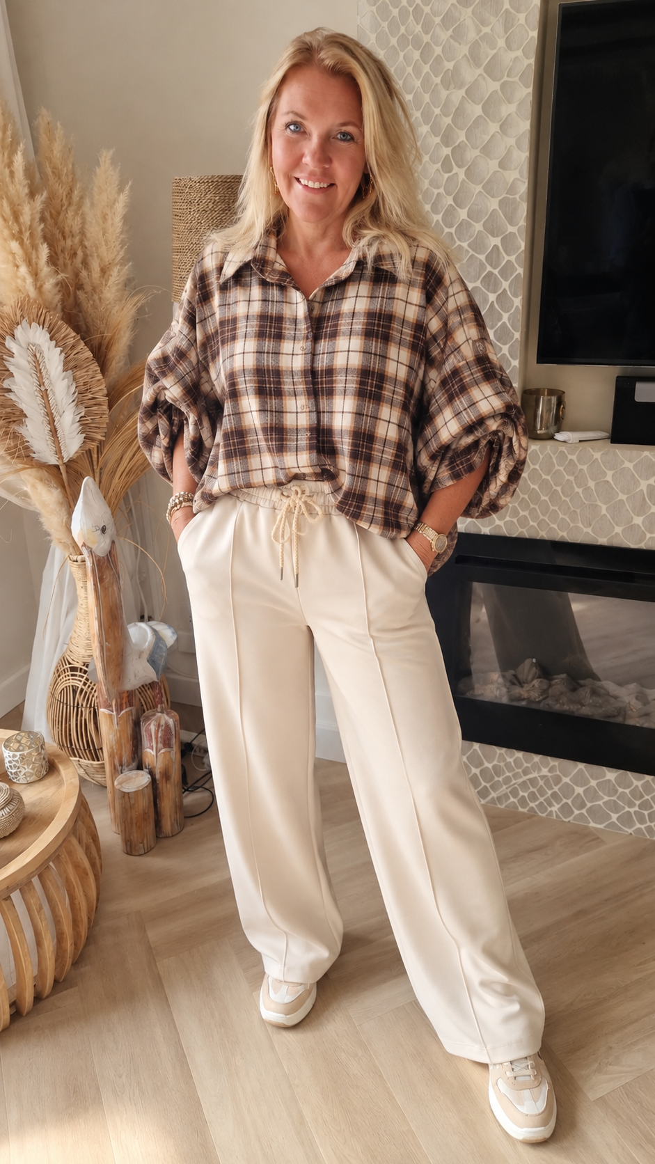 Geruite dames blouse Jane in beige en bruin met pofmouwen