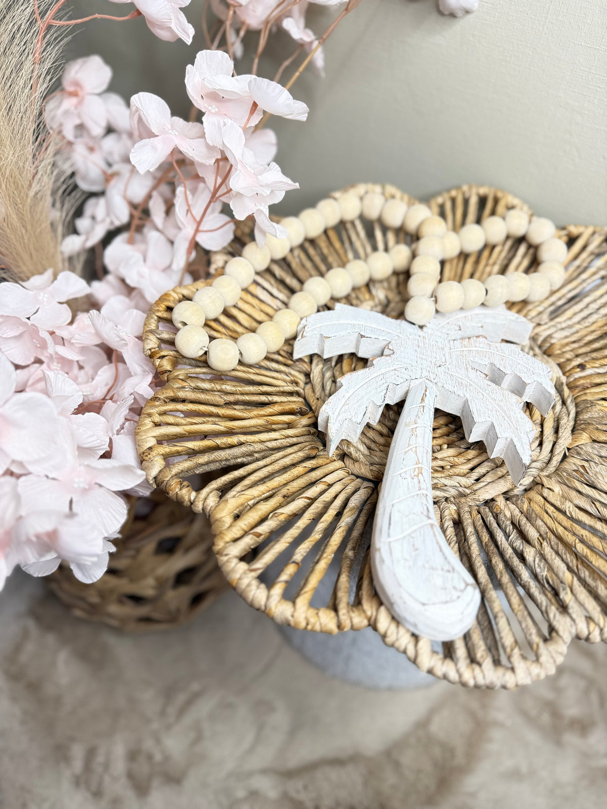 Bohemian palmboom wandhanger van houten kralen - Ibiza stijl muurdecoratie wit
65cm