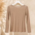 Taupe dames top met lange mouwen van Cashmere Touch stof op een hanger