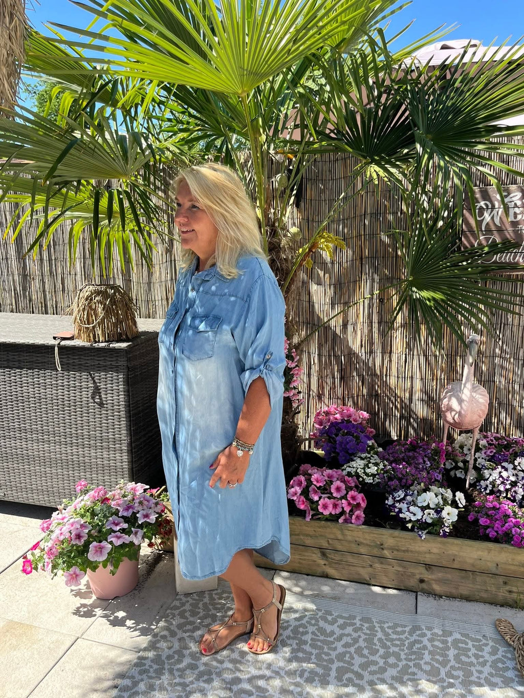 Lichtblauwe denim jurk dames | Zomerse blouse jurk met knopen en korte mouw