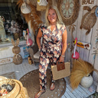 Soleil Jumpsuit met Art Deco Print – Overslag Jumpsuit met Strikceintuur