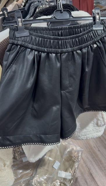 Leather look broekje zwart