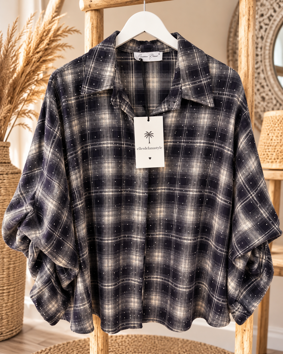 Trendy donkerblauwe dames ruitblouse met strass-steentjes en pofmouwen van EllesDelanaStyle.