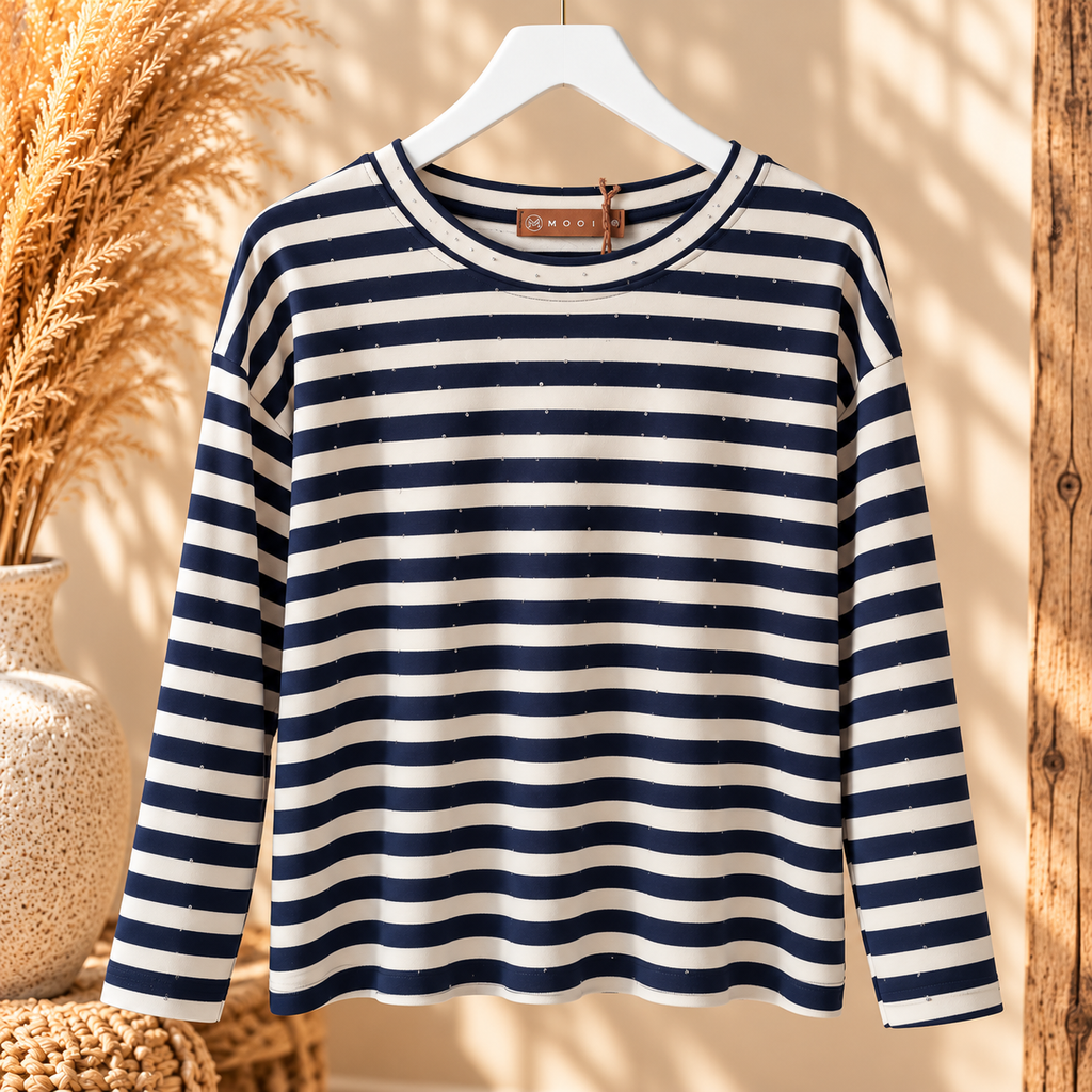 MOOI Striped Sparkle Top met navy en crème strepen en lange mouwen op een kledinghanger