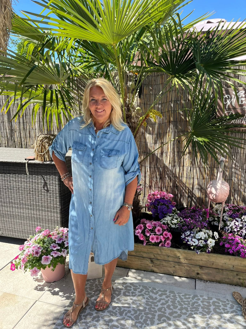Lichtblauwe denim jurk dames | Zomerse blouse jurk met knopen en korte mouw