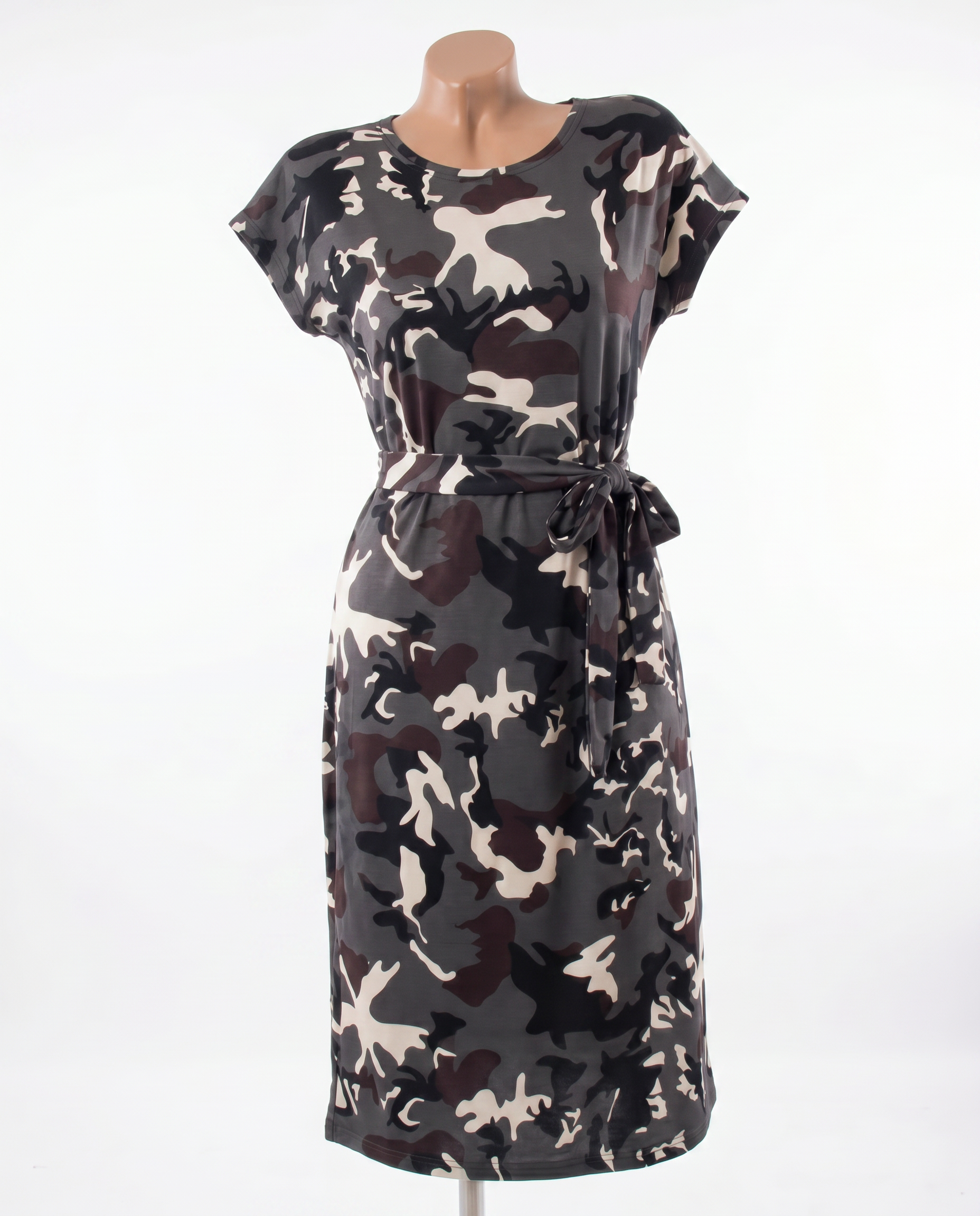 Cara Camouflage Maxi Jurk – Lange Jurk met Korte Mouw en Strikceintuur