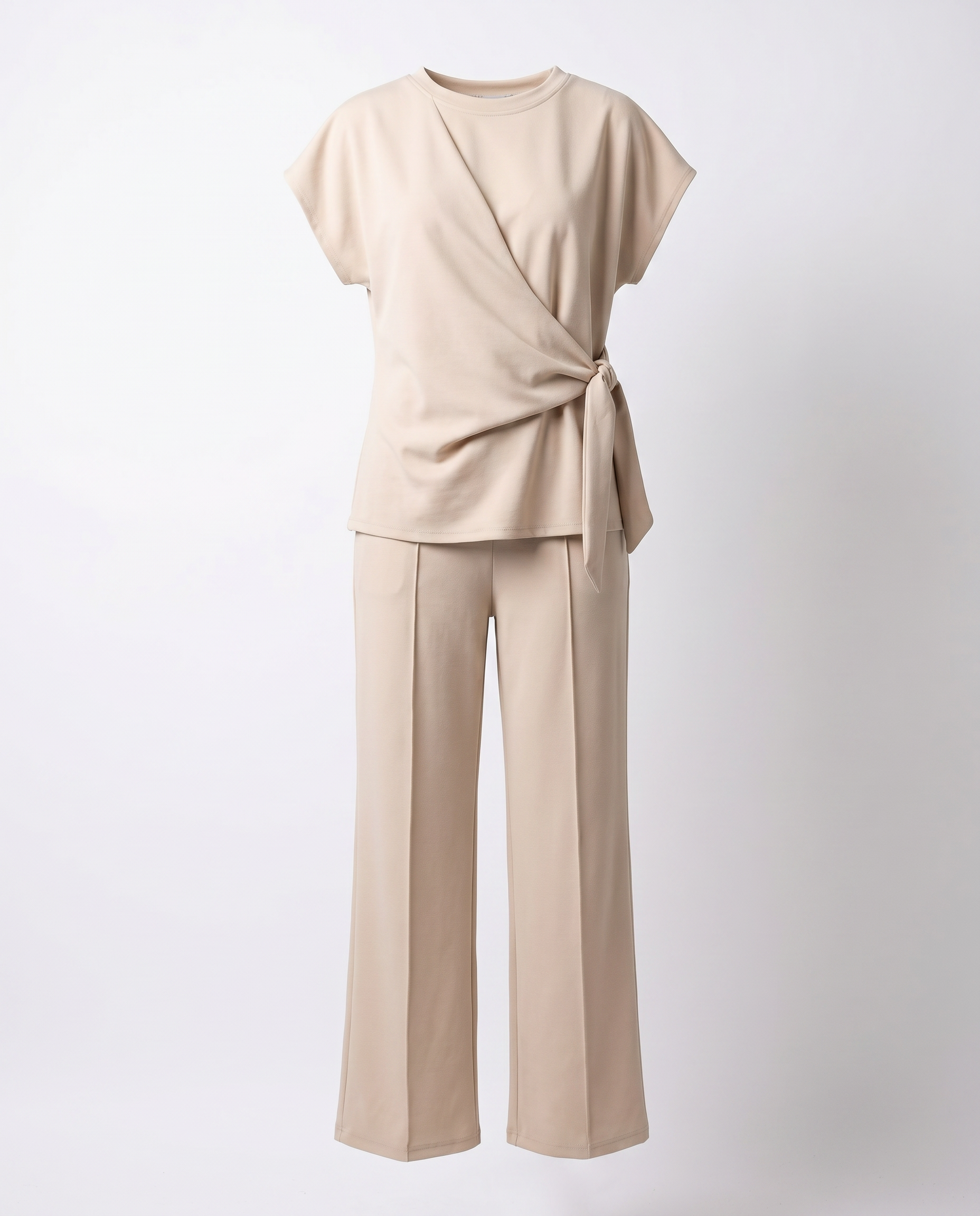 Lieve Twinset – Beige Pak met Knoopdetail Top en Wijde Broek