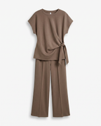 Lieve Twinset – Taupe Pak met Knoopdetail Top en Wijde Broek