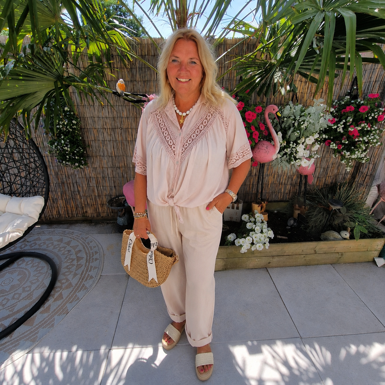 Lola Kanten Blouse – Roze Ibiza Blouse met Knoopsluiting en Kant